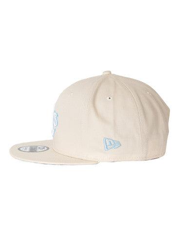 CASQUETTE SNAPBACK NEW ERA OAKLAND ATHLTICS BEIGE - Cashville