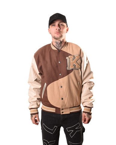 VESTE TEDDY KARL KANI RETRO PATCH WAVY MARRON - Cashville